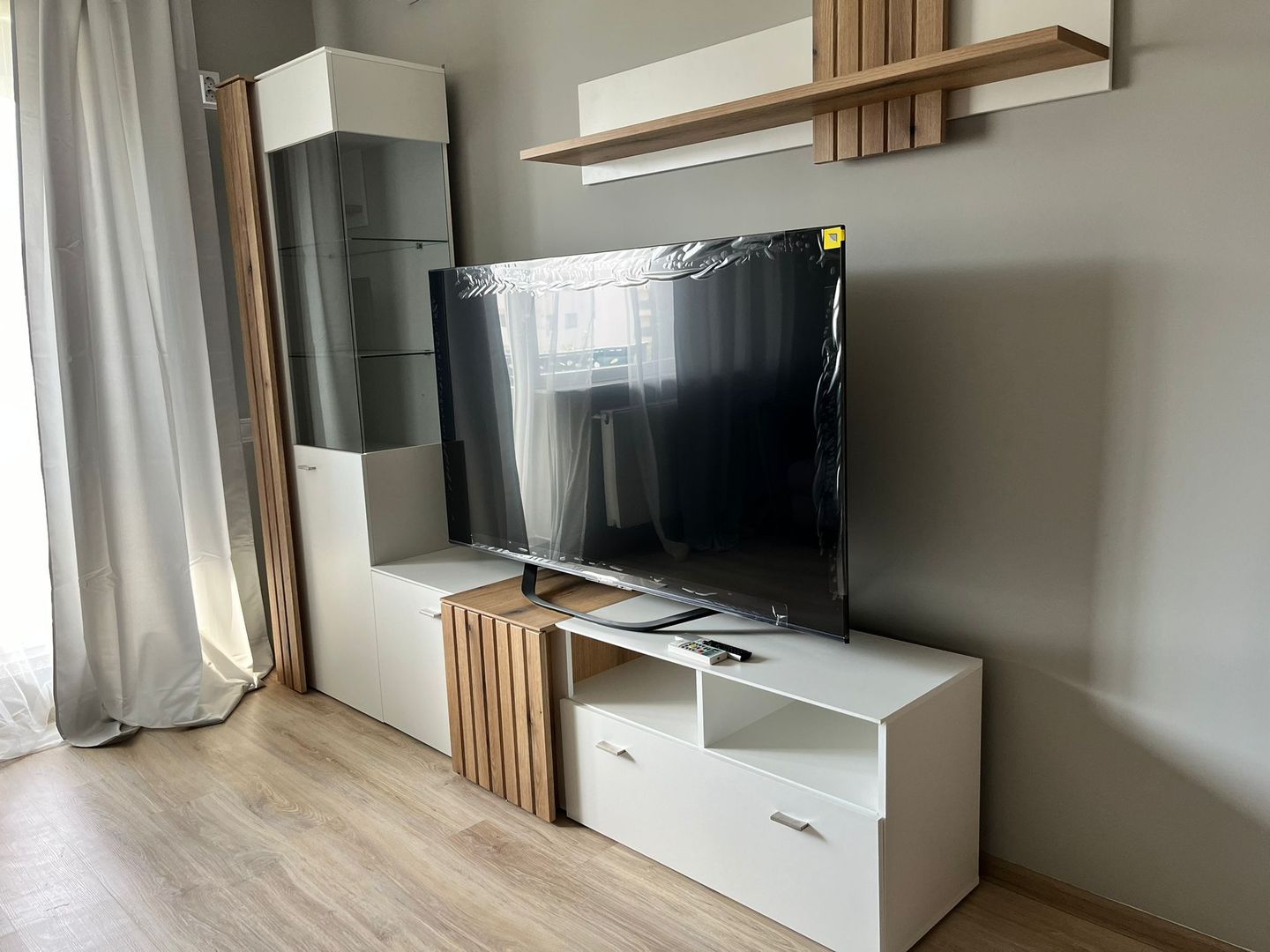 Ap 2 camere, decomandat, loc parcare subteran, prima Inchiriere - Poză 2