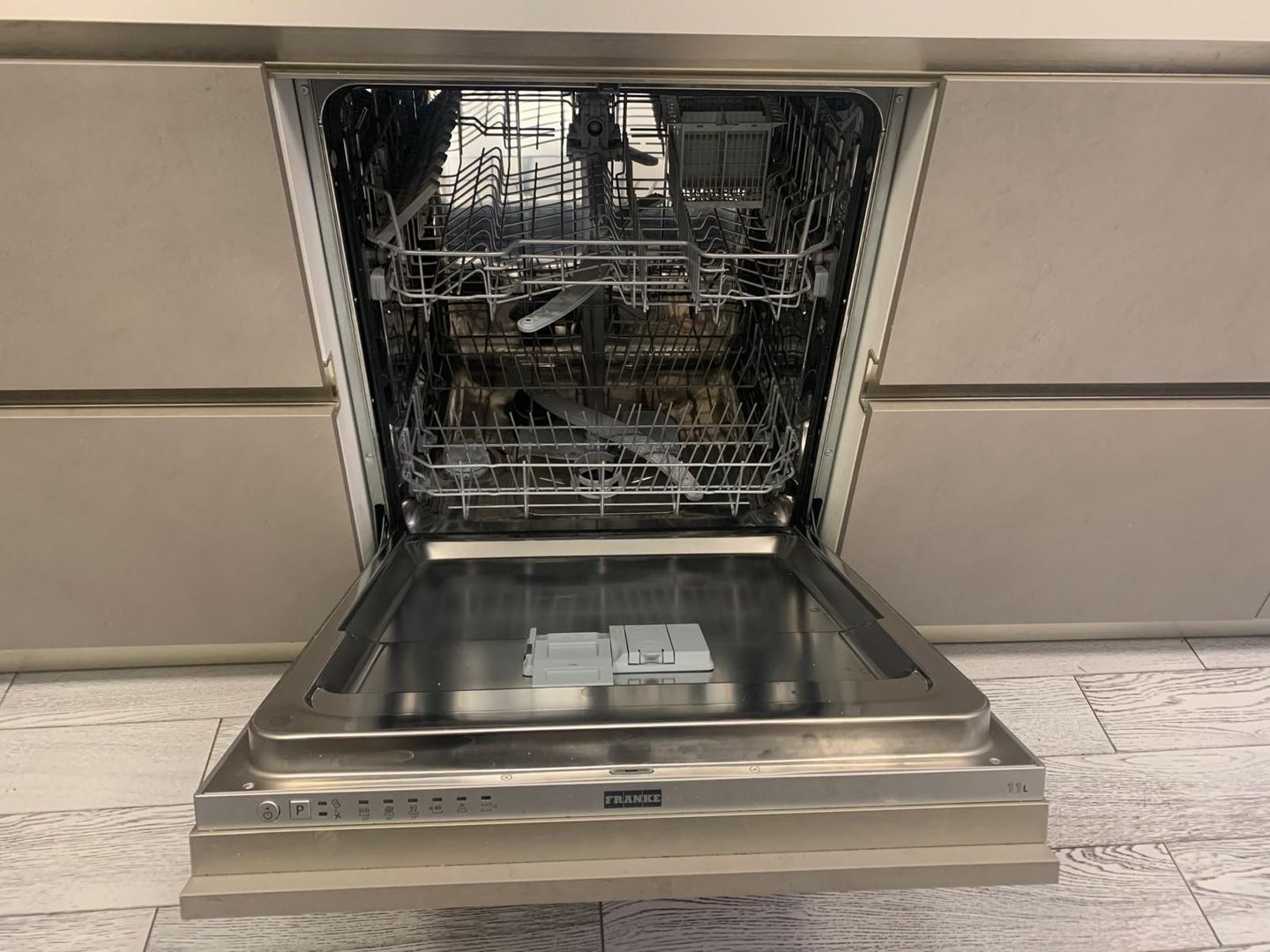 Apartament 3 camere lux Metrou Ștefan cel Mare - Poză 13