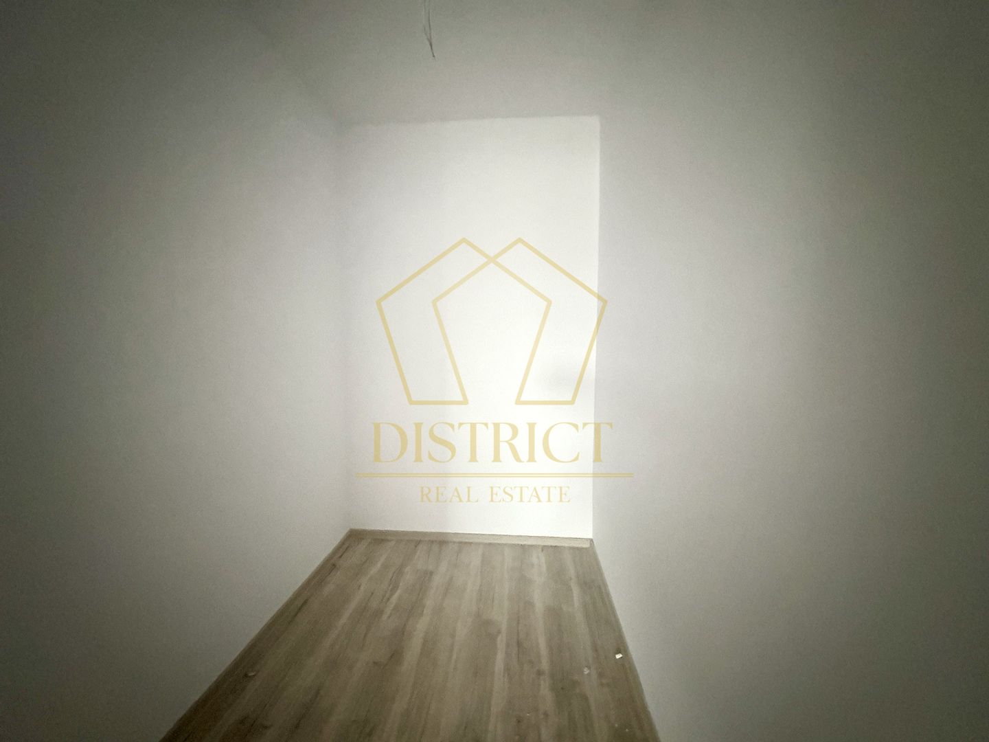 Apartament cu 3 camere si 2 bai + curte de 26mp  | Giroc | ESO - Poză 9