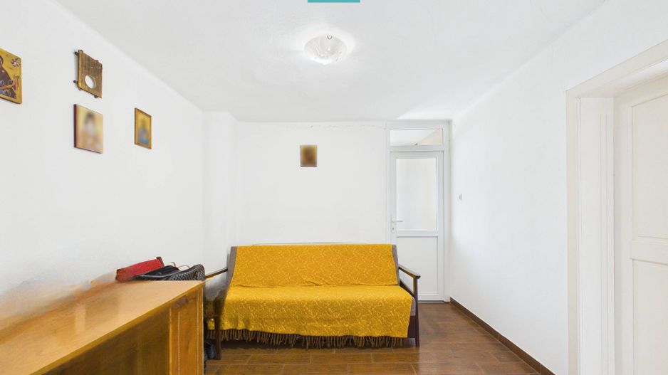 Casă solidă cu 5 camere in localitatea Almaș, Arad - Poză 8