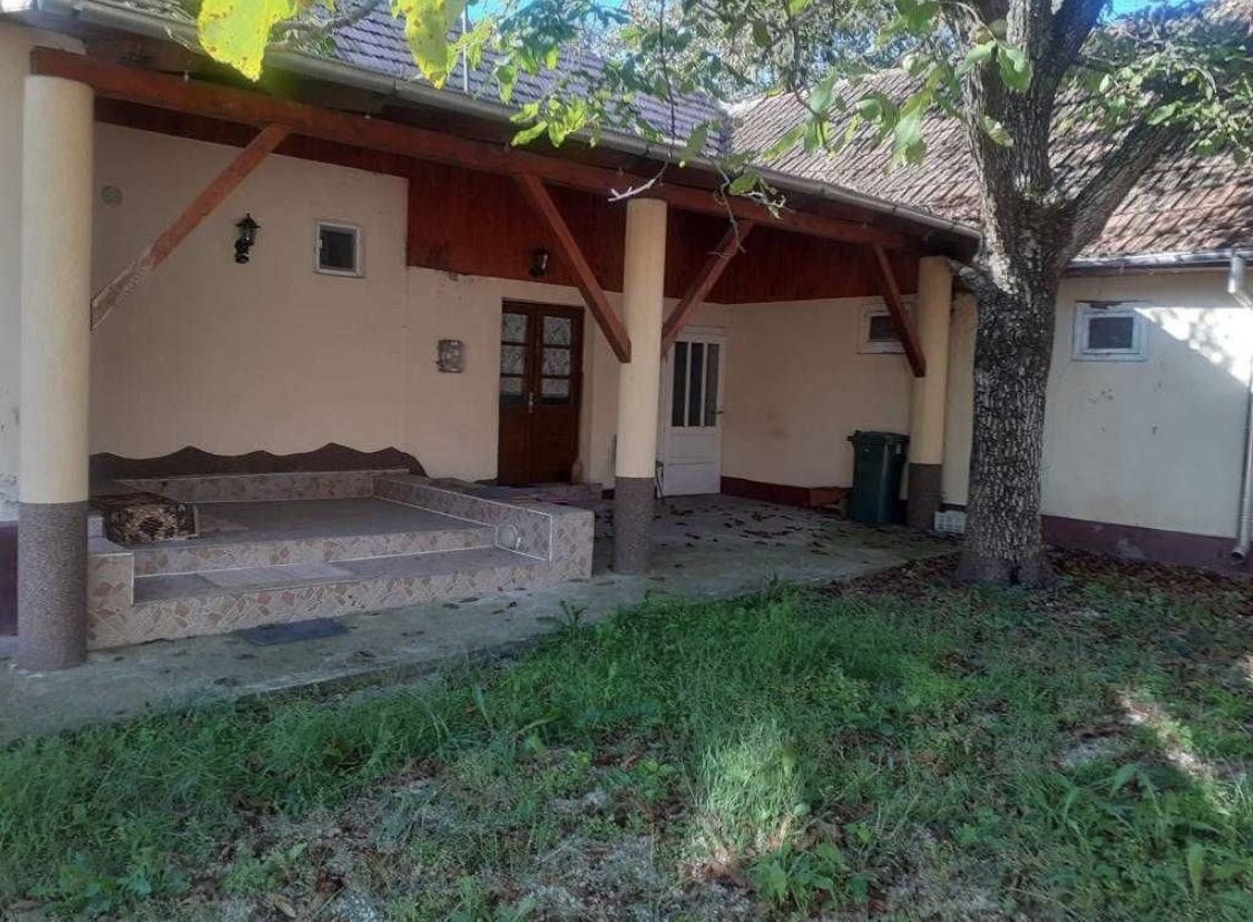 Vand casa cu 121 mp suprafata construita si teren 1635 mp - Poză 4