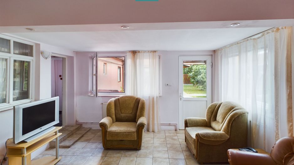 Casă cu 7 camere și 2 băi in Grădiște - Poză 17