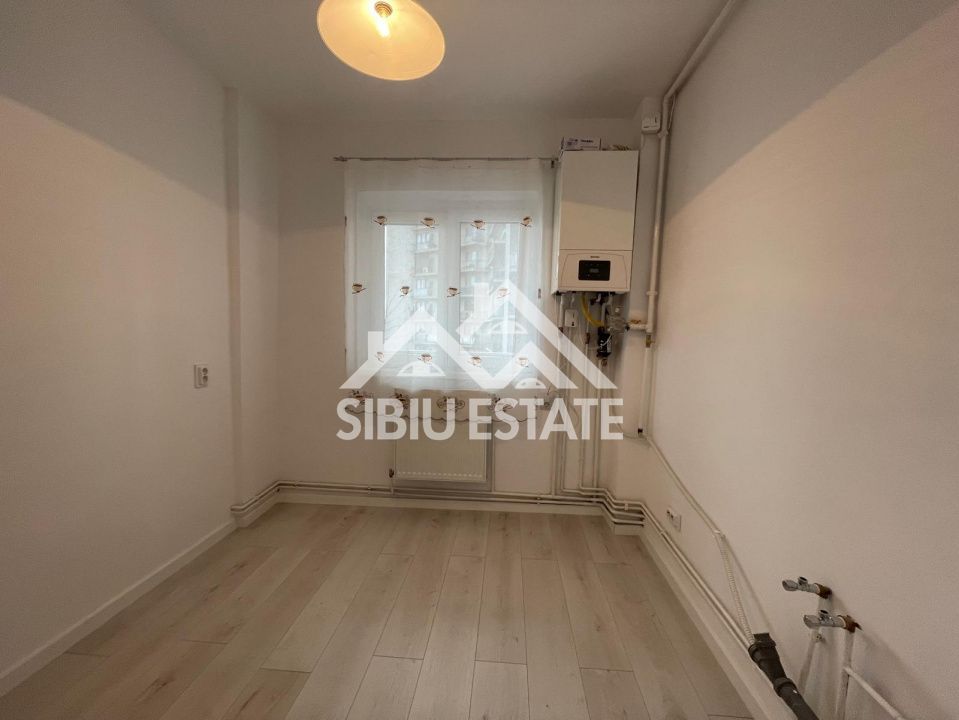 Apartament decomandat cu 2 camere, balcon, etaj 3, recent renovat, -Sibiu - Poză 17