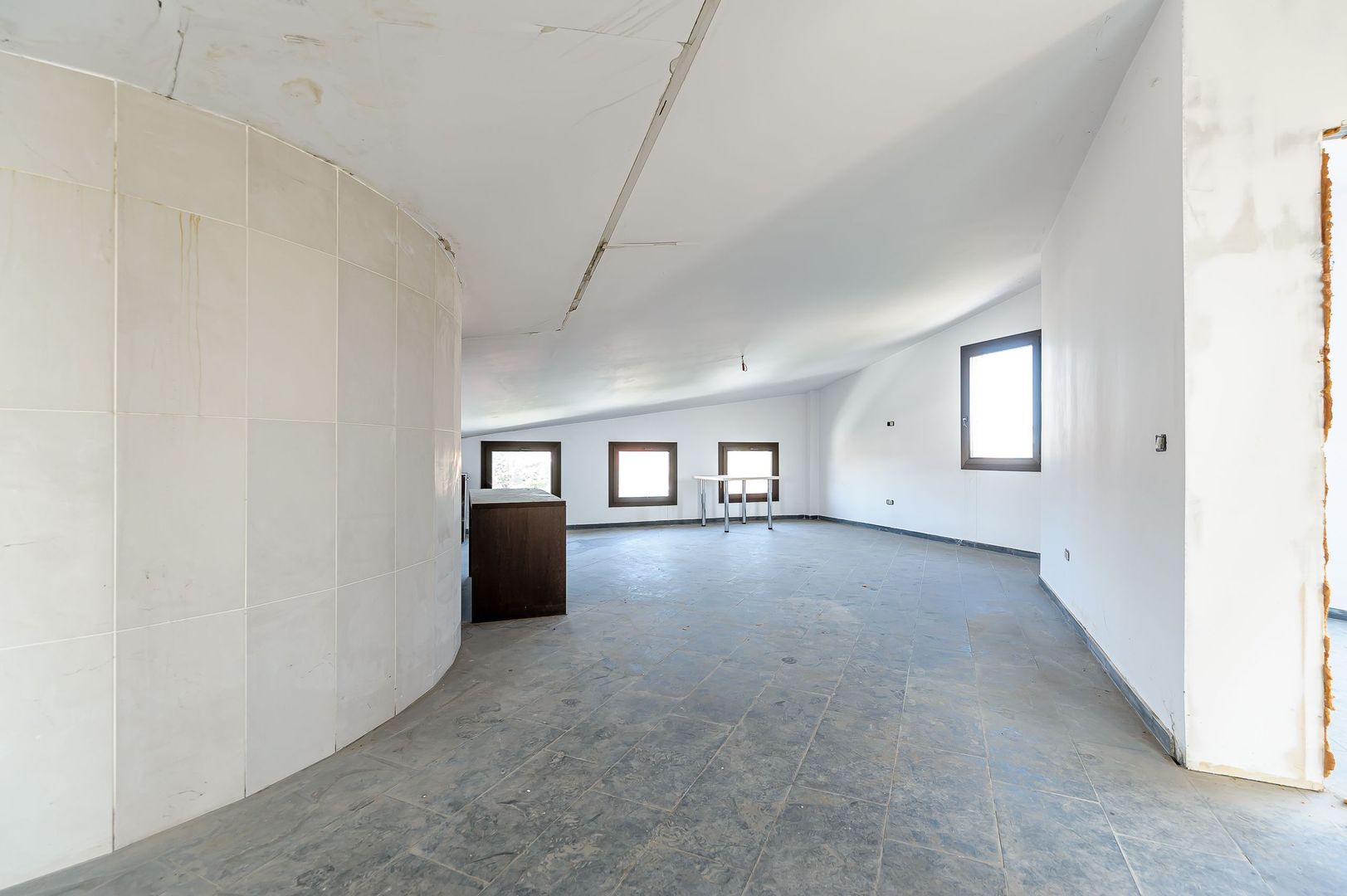 Clădire comercială în zona Grădiște. - Poză 38