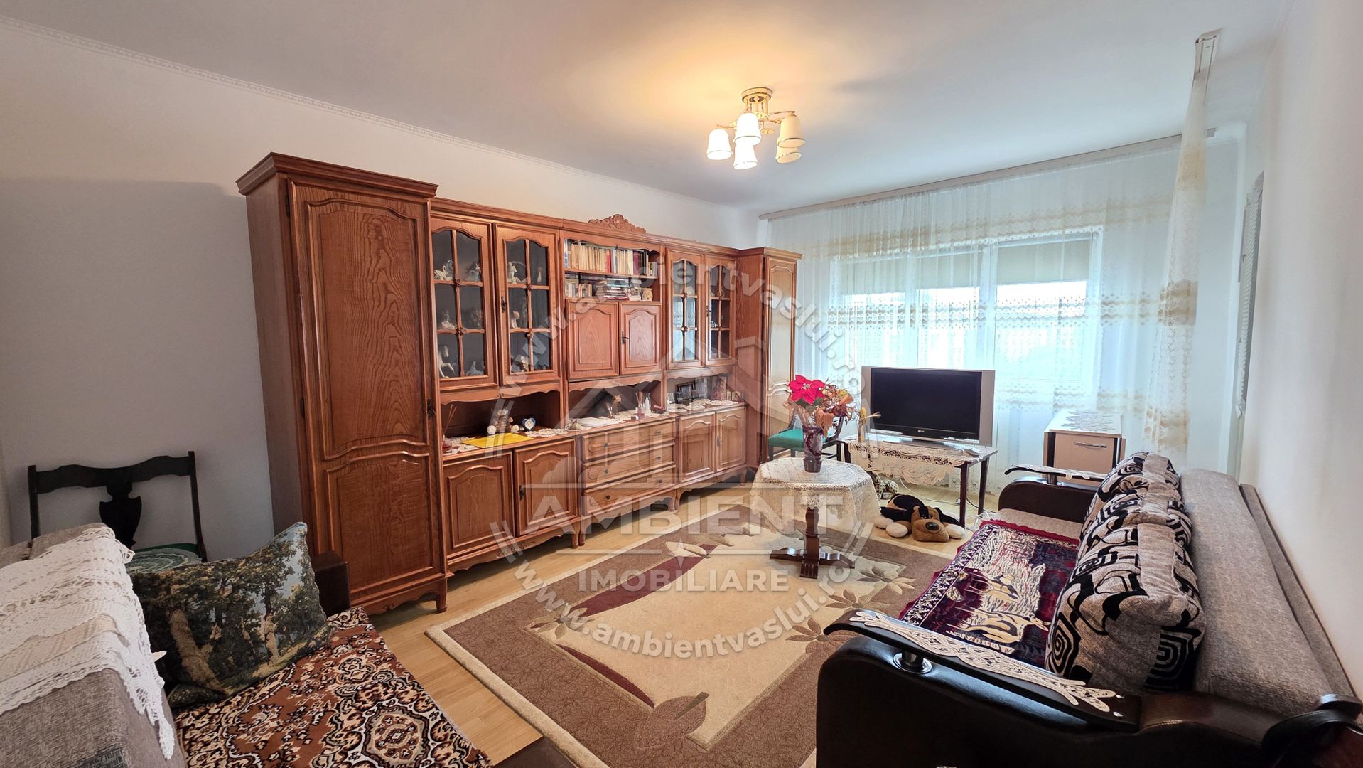 Apartament cu 3 camere, etaj 4, VASLUI - zona CARTIER; - Poză 2