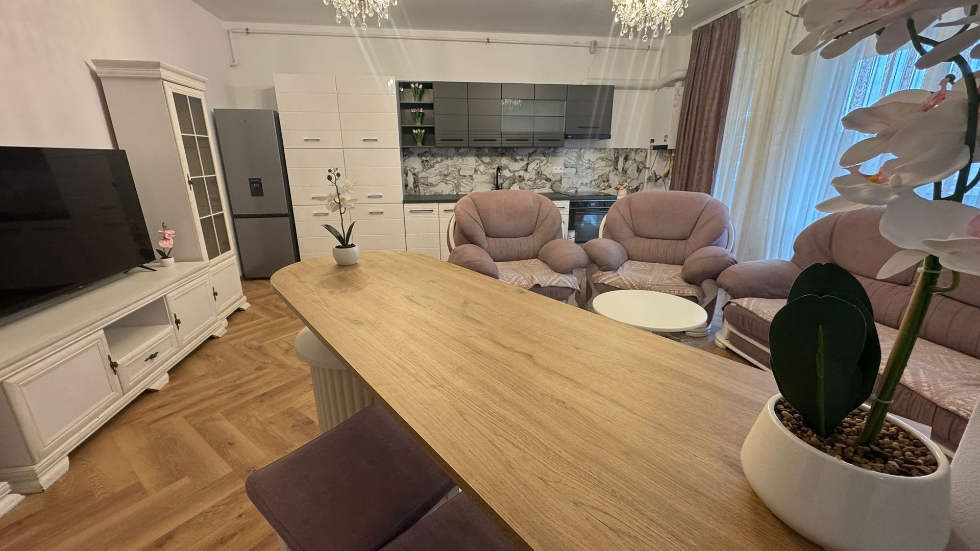 Apartament 3 camere de închiriat – zonă centrală, lângă Mall-ul nou - Poză 1