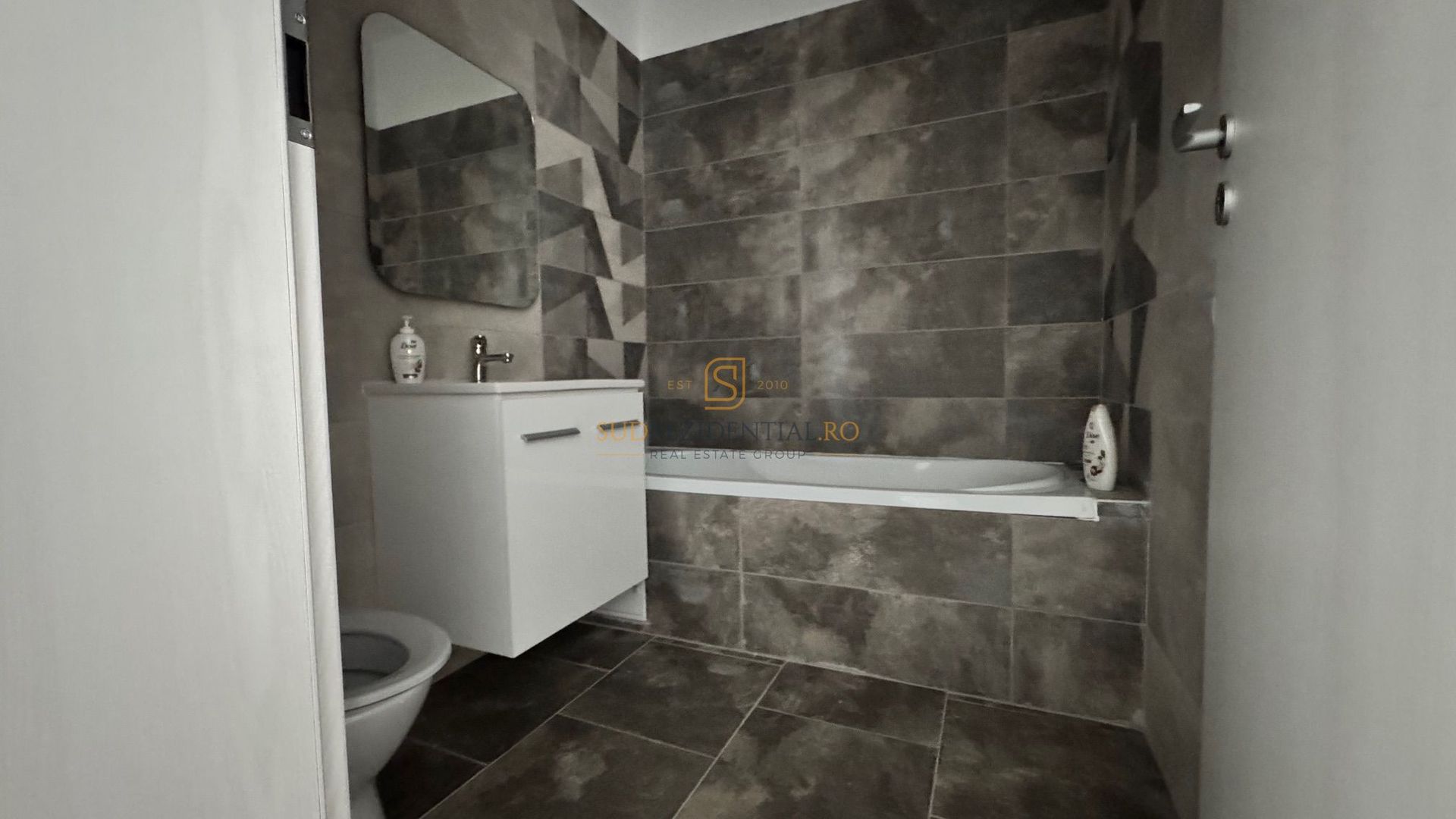 Apartament nou cu 3 camere, 3/9, mobilat partial, Rahova, Comision 0 - Poză 9