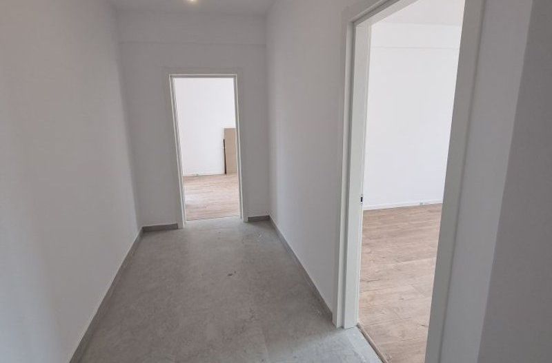 Apartament 3 camere si curte proprie aprox 80 mp biserica Bazilescu - Poză 5