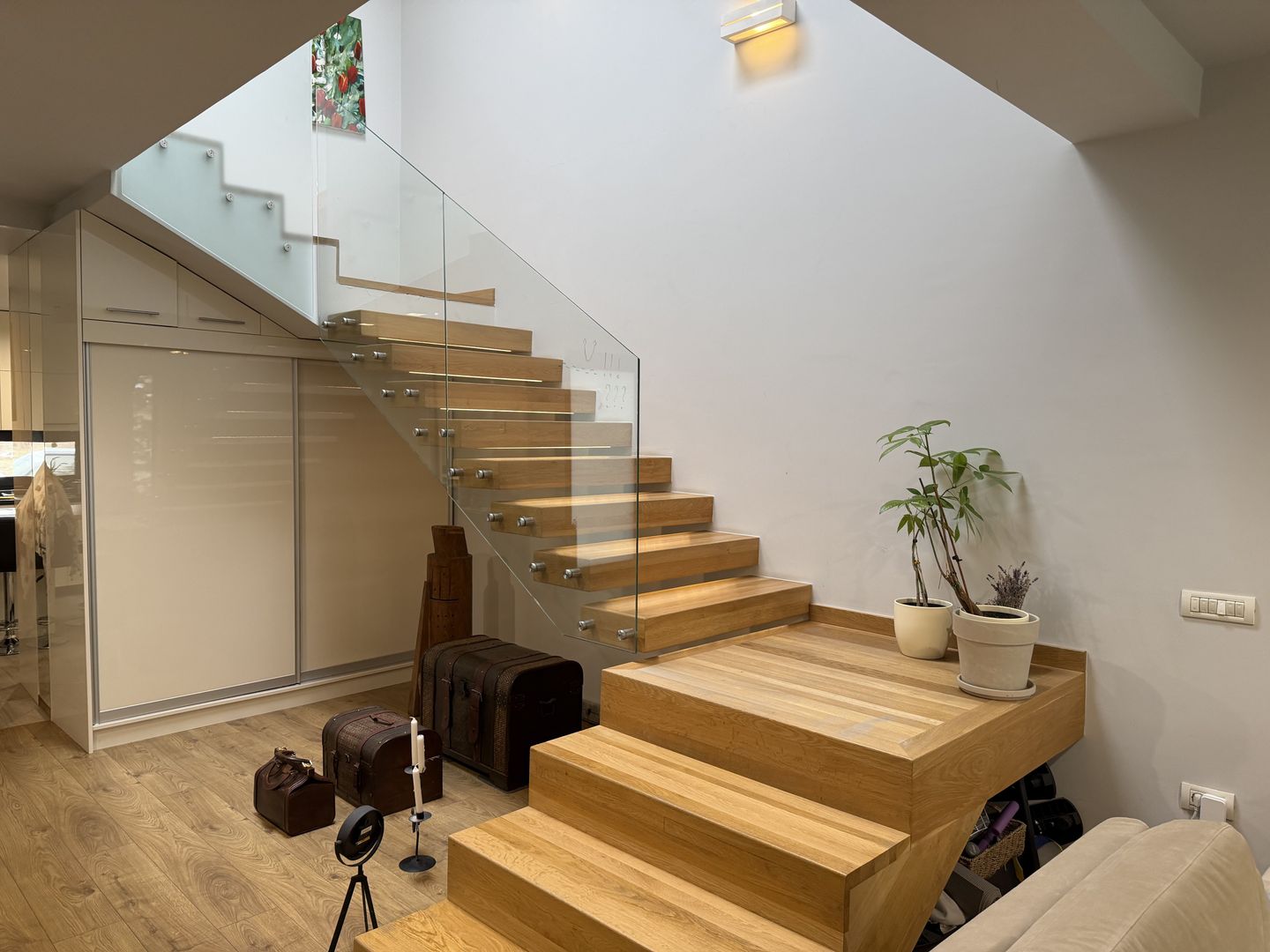 Duplex modern – arhitectură contemporană, spații luminoase - Poză 7