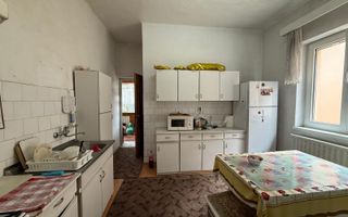 Casă 3 Camere | Curte 400 MP | Zonă Centrală - Poză 3