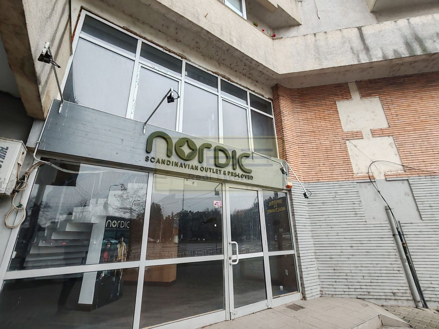 Sf. Lazar- Spatiu comercial la bulevard- vad/ trafic pietonal intens ! - Poză 1