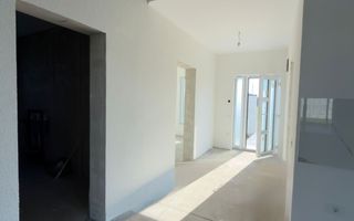 Casa calitativ facuta, living inalt Santandrei - Poză 3