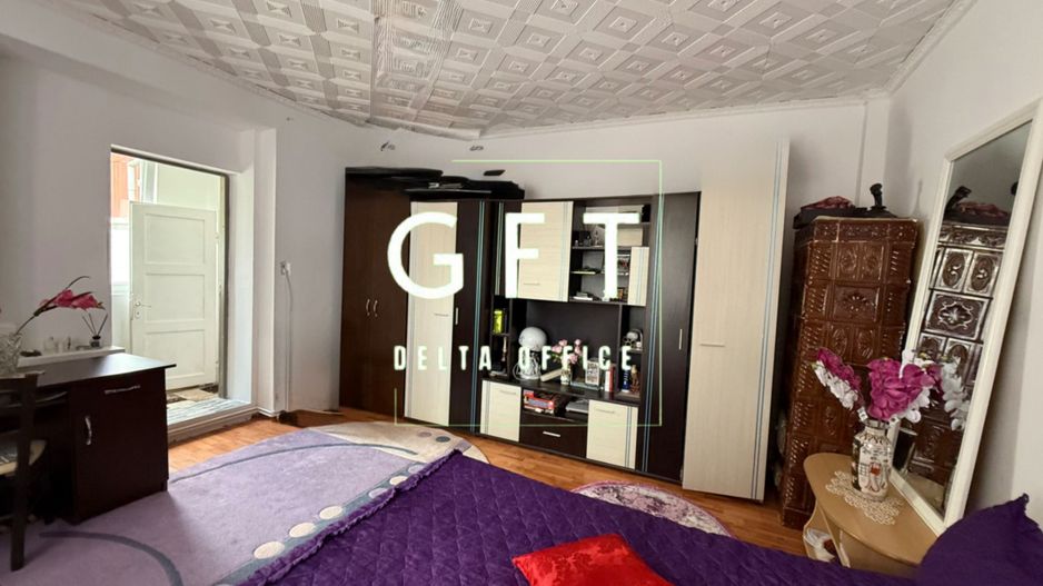 Casa ultracentral + piscină - Poză 1