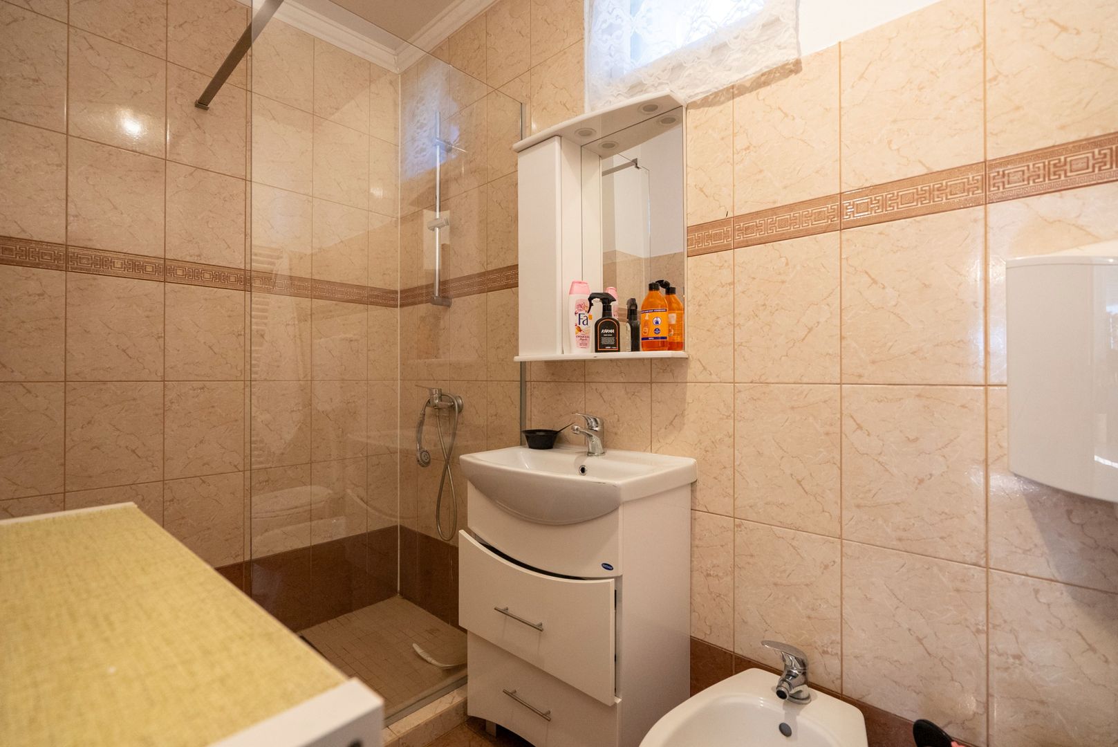 Casa cu 300 mp de teren , acces auto si dublu front in Nufarul - Poză 9