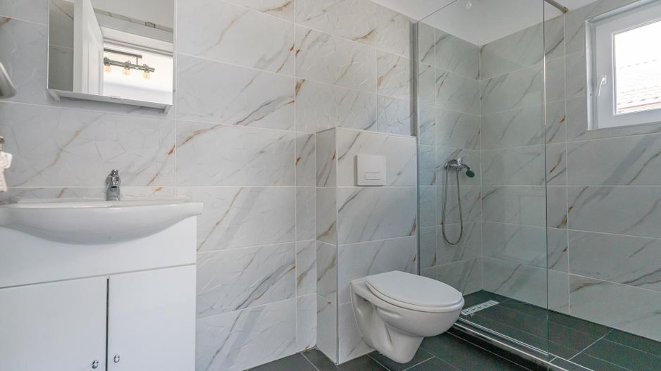 Casa de închiriat în Sânpetru - bucatarie mobilata si utilata - Poză 11