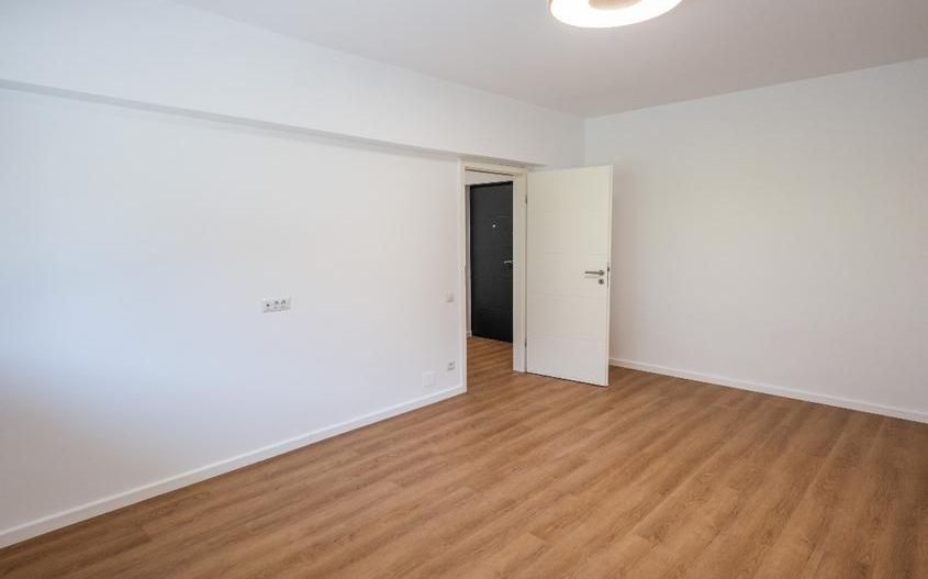 Piata Dorobanti apt 2/3 cam de preferat pentru spatiu de birouri - Poză 3