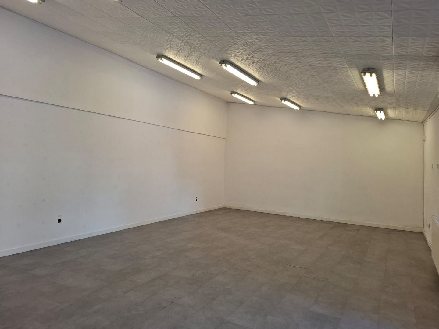 URGENT!, Titulescu, et. 1 in imobil P+1, INTRARE SEPARATA, NEGOCIABIL - Poză 5