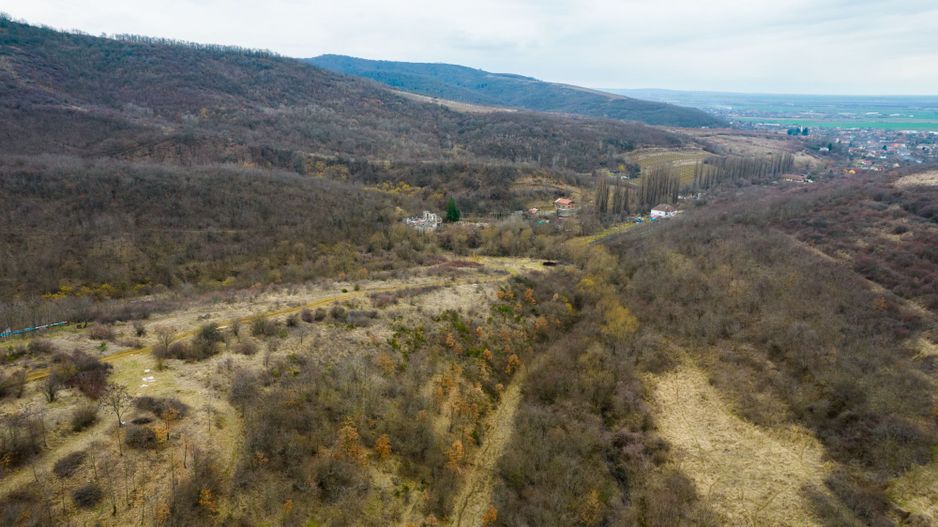 Teren pe deal în Miniș - Poză 2