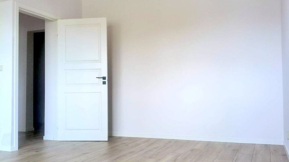 De vanzare apartament cu 2 camere, port, parter, 75.000 euro - Poză 7
