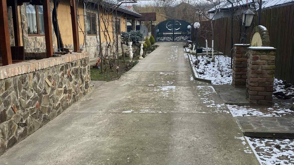 Casă de vânzare în comuna Costache Negri - Poză 2