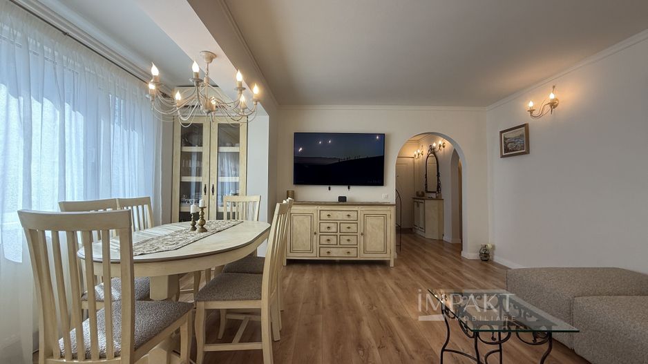 Apartament deosebit cu 4 camere decomandat si garaj in Andrei Muresanu - Poză 3