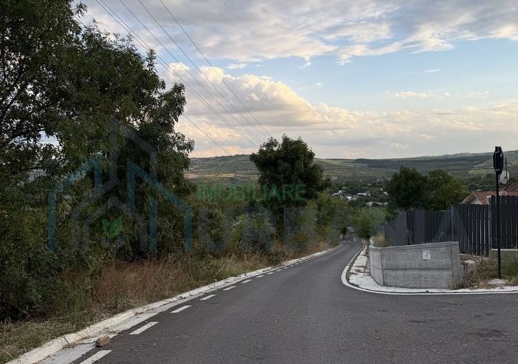 Casă nelocuibilă pe teren de 1.914 mp în Comarna, la 17 km de Iași, cu curent și acces la asfalt - Poză 7