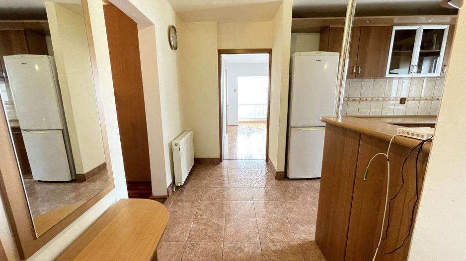 Apartament spatios cu trei camere si garaj - Poză 7