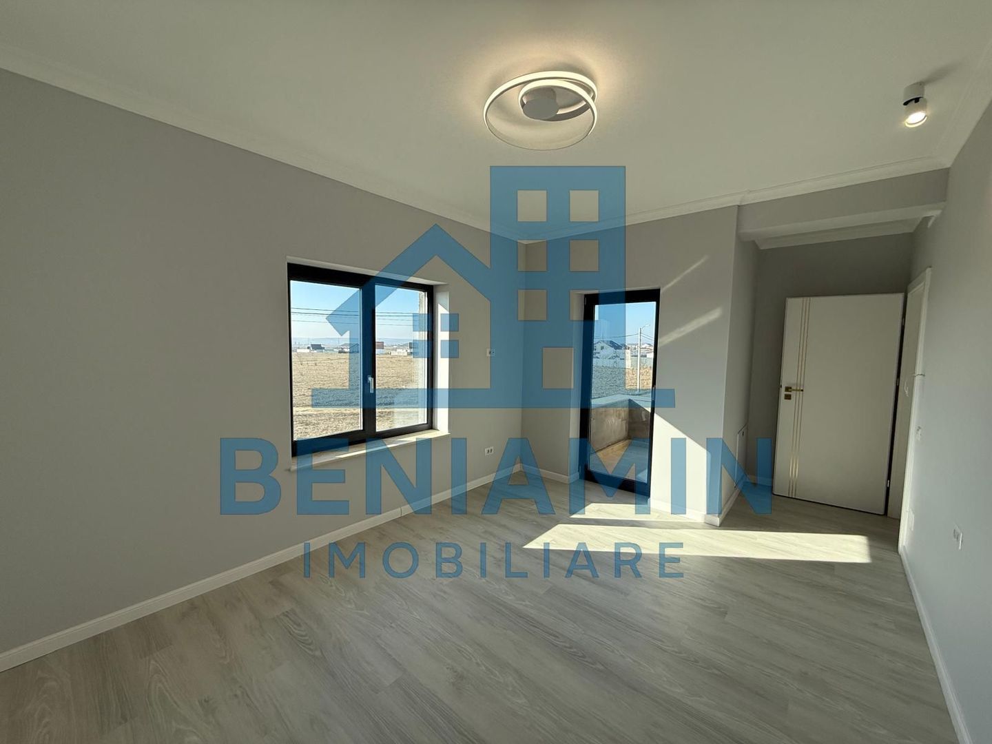 Casa Moderna-Damila-3 dormitoare-curte amenajata-La cheie-Asfalt - Poză 7