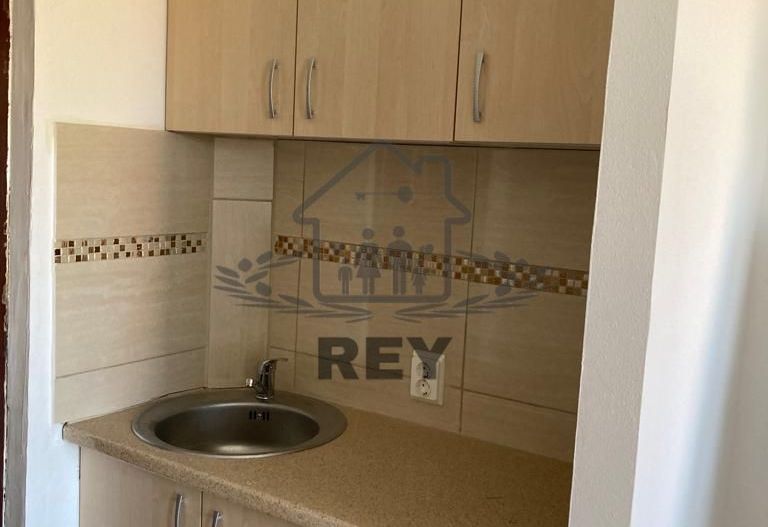 Cameră de închiriat în bloc de garsoniere / aprox.14-16 mp utili - Poză 2