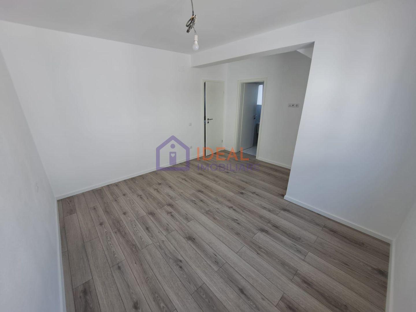 Casa Tip Duplex cu 4 camere, si gradina in Cartierul Arhitectilor - Poză 4