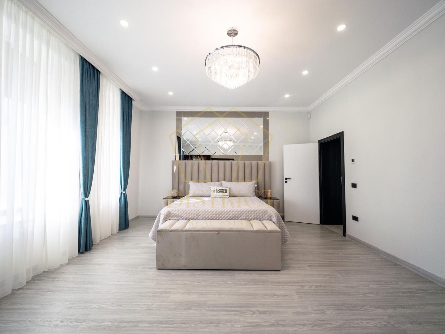 Vilă de LUX cu piscină, 278 mp utili și teren de 1.780 mp I Sag - Poză 11