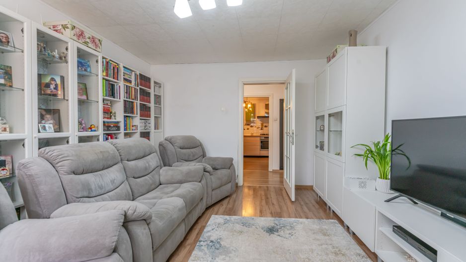 APARTAMENT 4 CAMERE ASTRA CARPATILOR - Poză 2