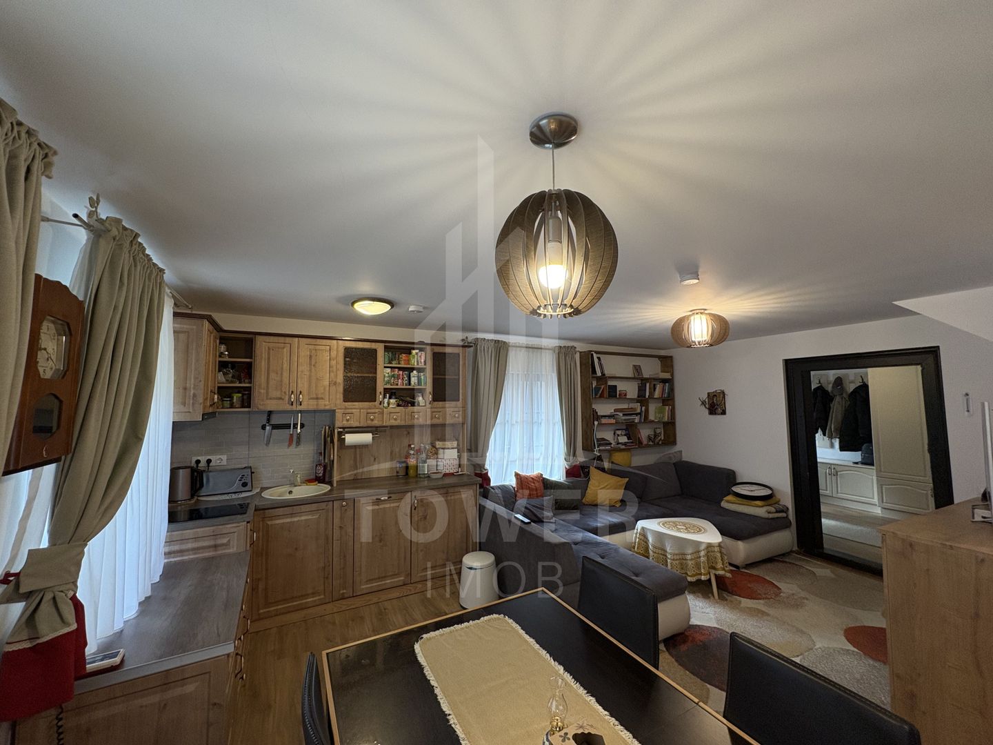 Casă de vânzare în Cisnădioara – 2 apartamente complet echipate - Poză 2