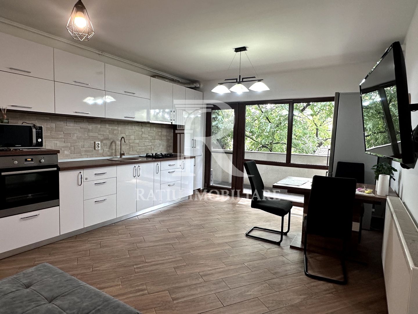 Apartament cu 3 camere | Ultracentral | Oradea - Poză 1
