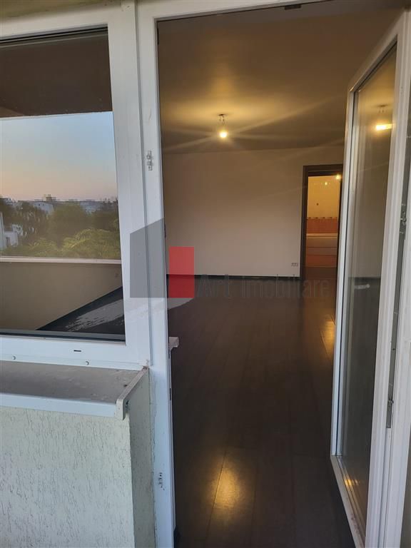 Apartament 3 camere Vitan metrou Mihai Bravu - Poză 3