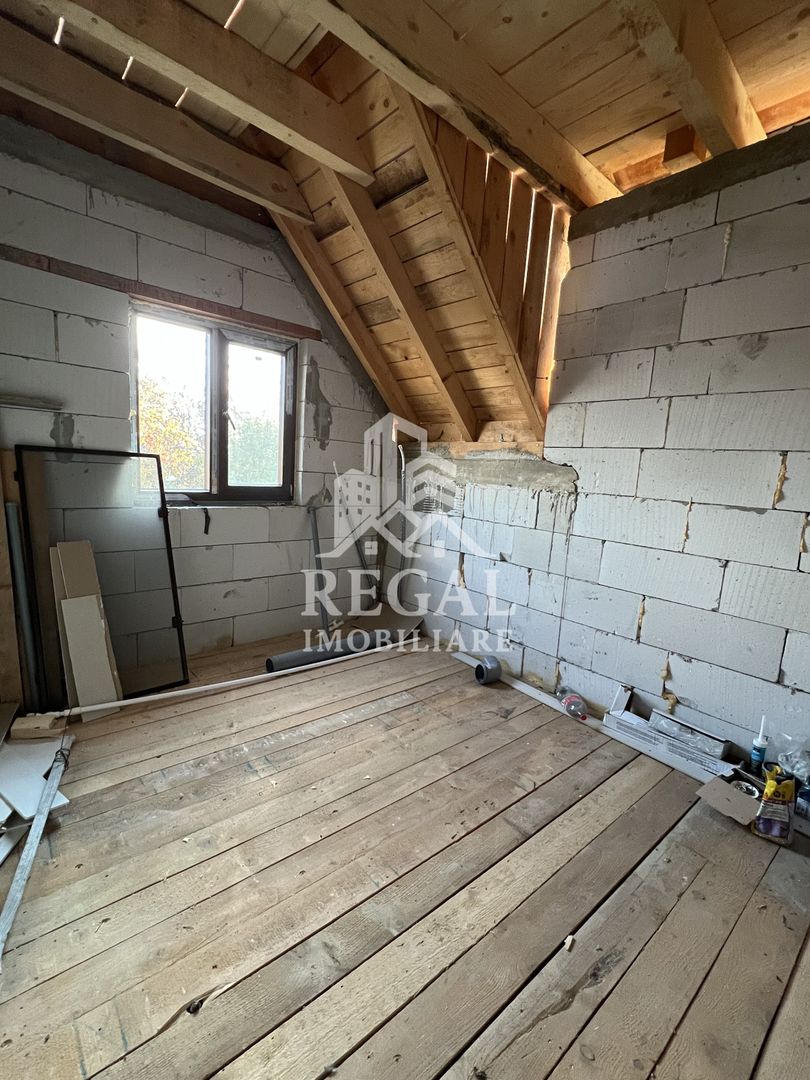 Casă spațioasă de vânzare în Ruși – pentru locuință sau investitie - Poză 13