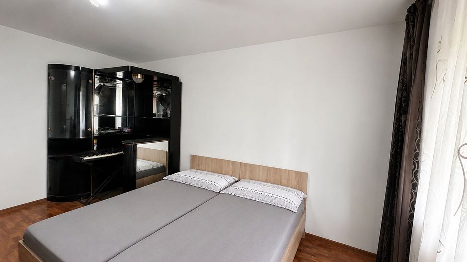Apartament 3 camere spatios de vanzare în zona - Tractorul - Poză 10