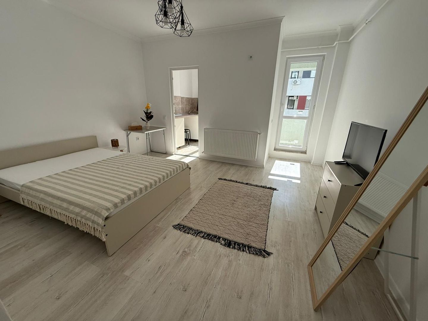 MOBILATĂ ȘI UTILATĂ – MILITARI RESIDENCE - Poză 10