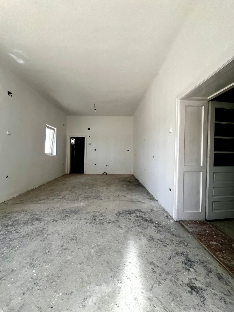 Casa in Oradea 1200 mp teren 400 mp cladiri - Poză 5