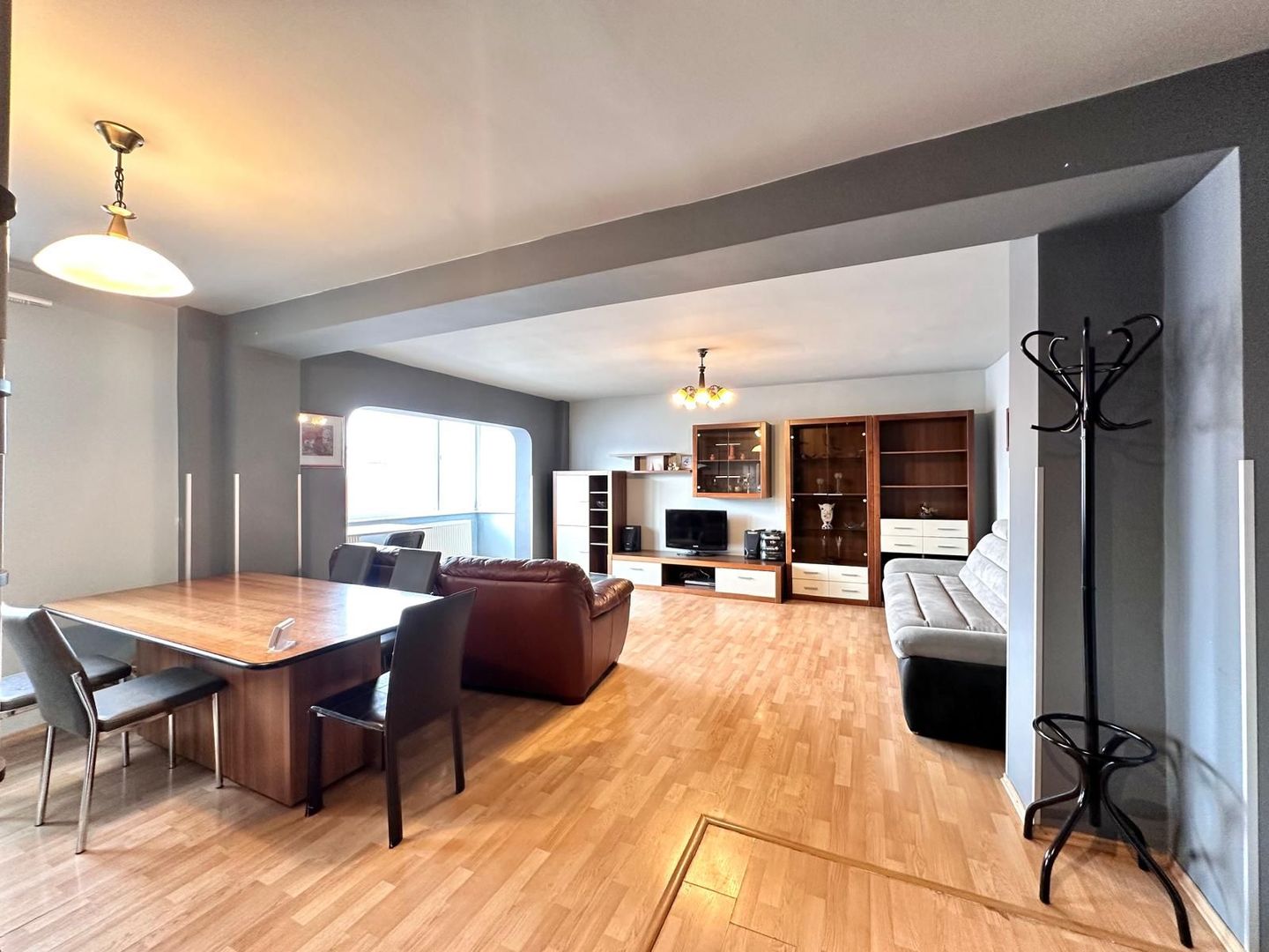 Apartament spatios 4 camere + parcare, pretabil ptr ERASMUS - Poză 2