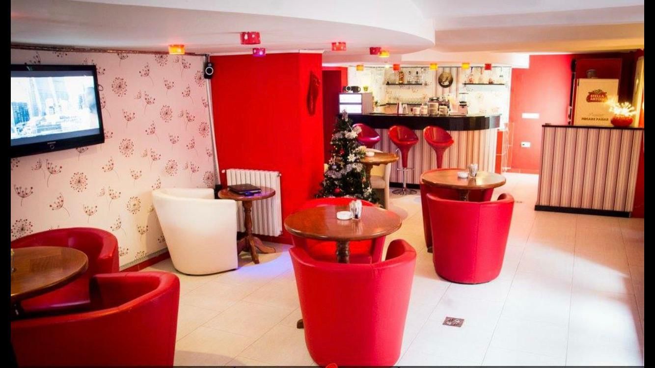 IDEAL PENTRU SALON INFRUMUSETARE / RESTAURANT/BAR/GRADINITE - Poză 15
