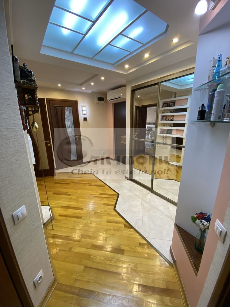 Apartament 3 camere decomandate, 72 mp Poitiers 141000 euro negociabil - Poză 2