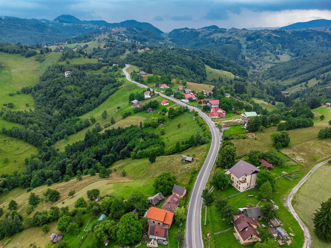 Aproape 4.000 mp, in fascinatia decorului montan, Bran, Moieciu de Jos, Brasov - Poză 7