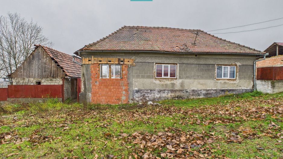 Casă cu 3 camere în localitatea Berindia, Arad - Poză 1