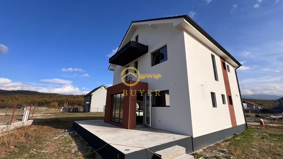 Casa single, finisata LA GRI- Talmaciu, zona cu peisaj superb, 400 mp - Poză 1