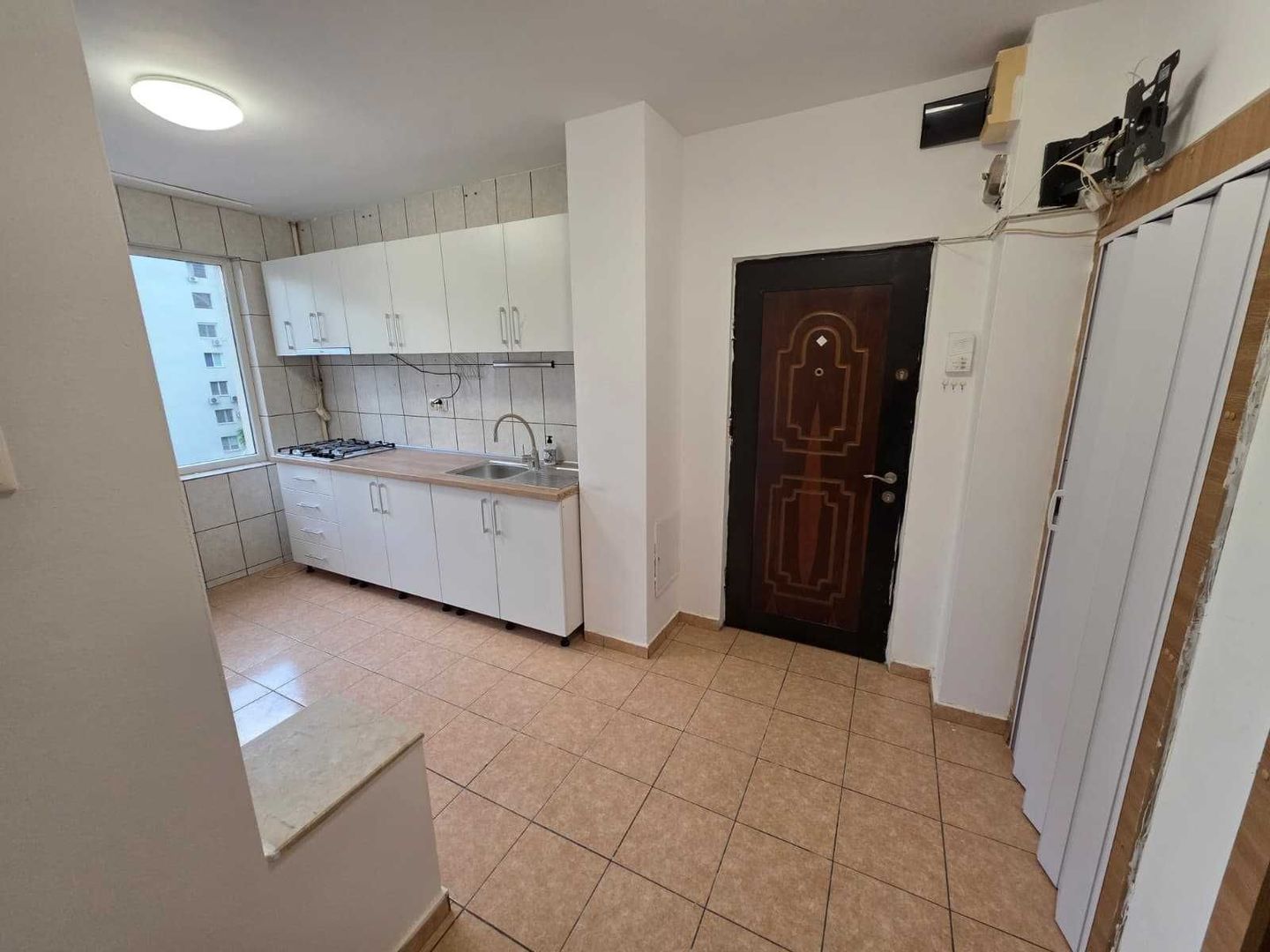 3 camere spatioase, AC, dressing generos, zona linistita Titan - Poză 5