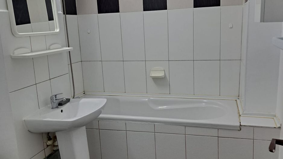 De inchiriat apartament cu o camera, Gara, etaj 4, 300 euro - Poză 3