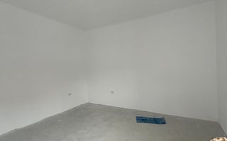 Spatiu 2 camere decomandate, 2 parcari in curte, zona Paris - Poză 1