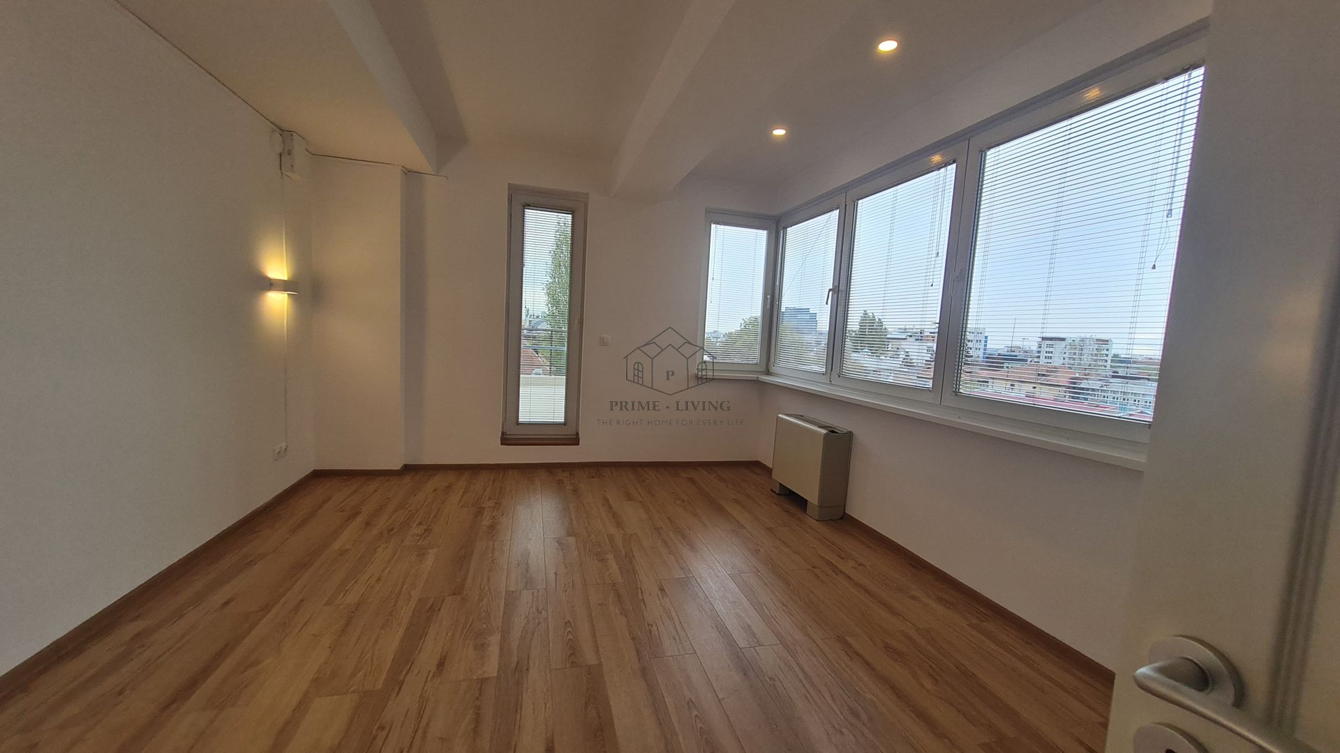APARTAMENT ULTRACENTRAL LA INCHIRIERE CU DESTINATIA BIROU SAU LOCUINTA - Poză 6
