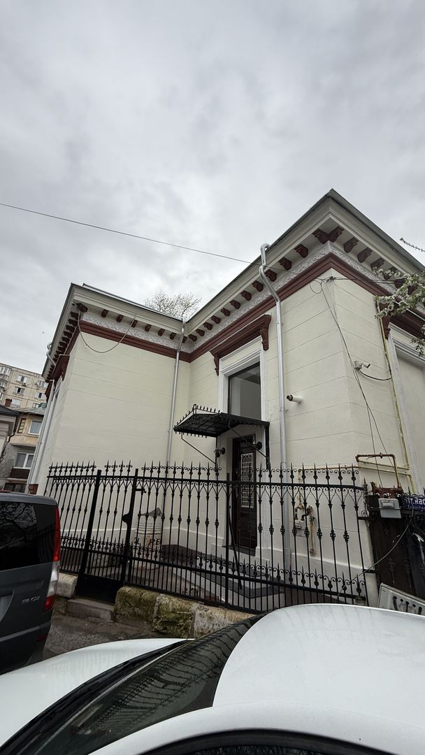 Spațiu Comercial Renovat  La 5 Minute de Piața Unirii - Poză 1